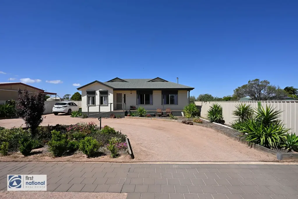 Stirling North 3房  Spacious Family Home on Approx. 1,400m² Allotment