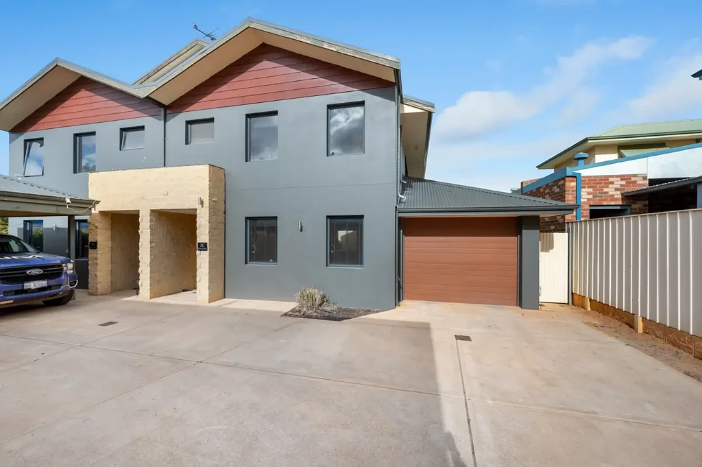 Somerville 4બેડરૂમ Modern 2012 Built Townhouse with a Strong Rental Yield ($850pw) & NO STRATA FEES!