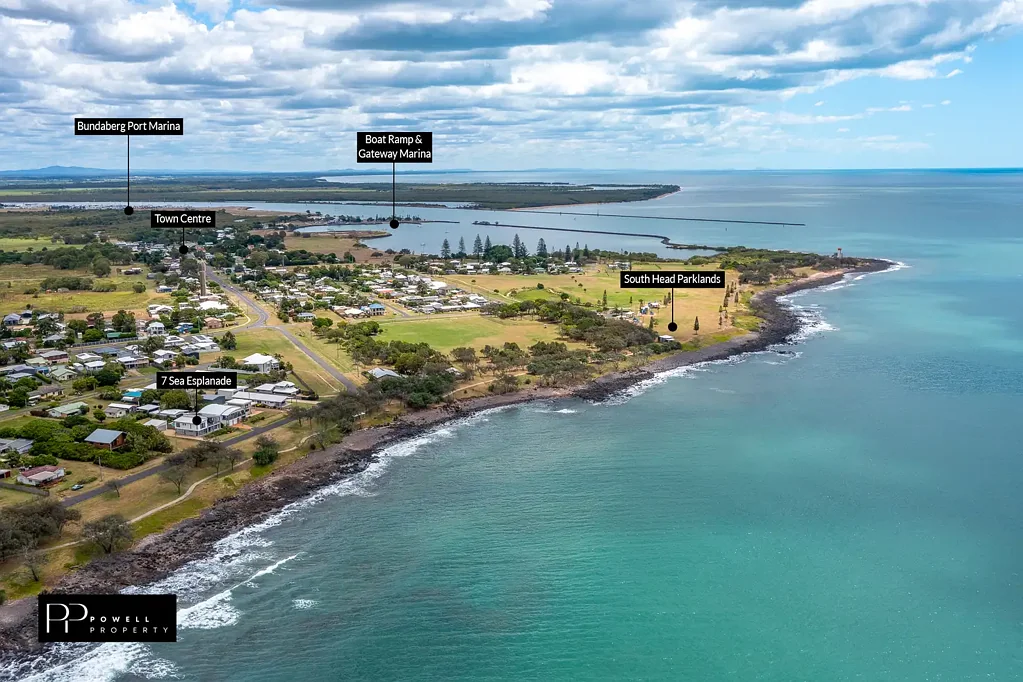 Burnett Heads 4ਬੈੱਡਰੂਮ Stunning Beachfront Home in Burnett Heads – Your Dream Coastal Living Awaits!