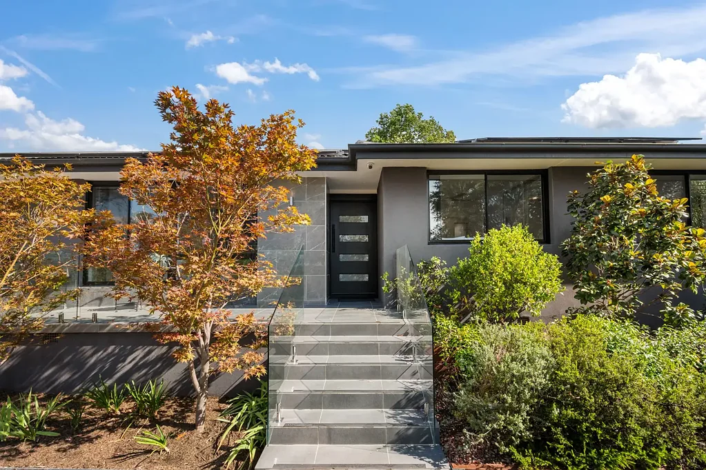 Chifley 5Zimmer 5 BEDROOM HOUSE + 2 BEDROOM STUDIO