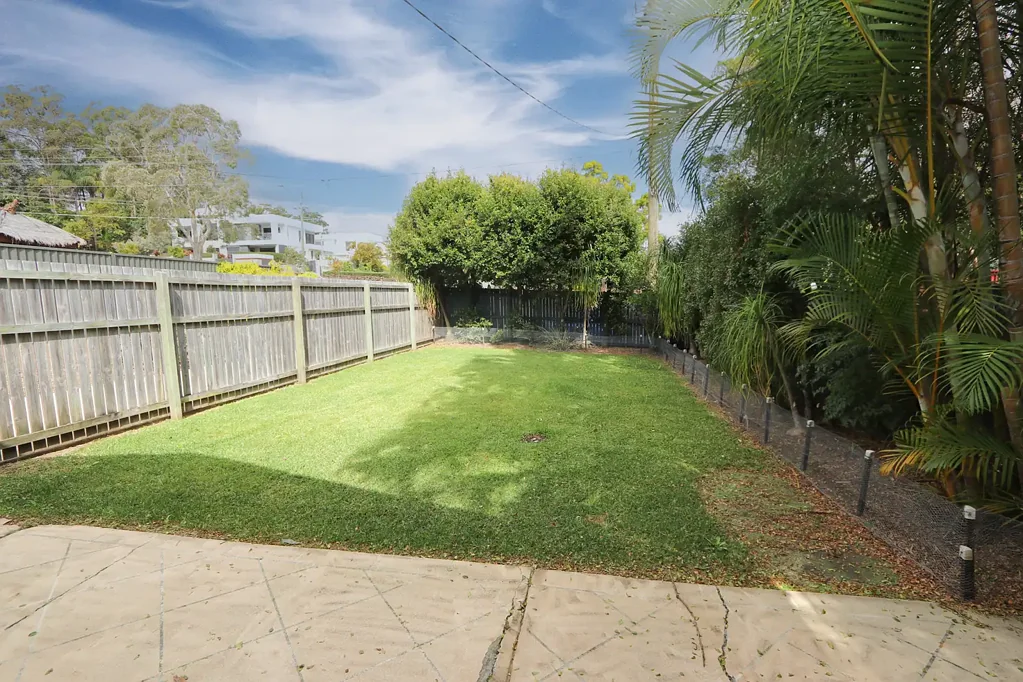 Central Ashmore Home with Great Yard
