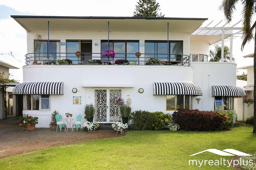 Shared Accommodation: A Beautifully Appointed Home with Riverfront Views!