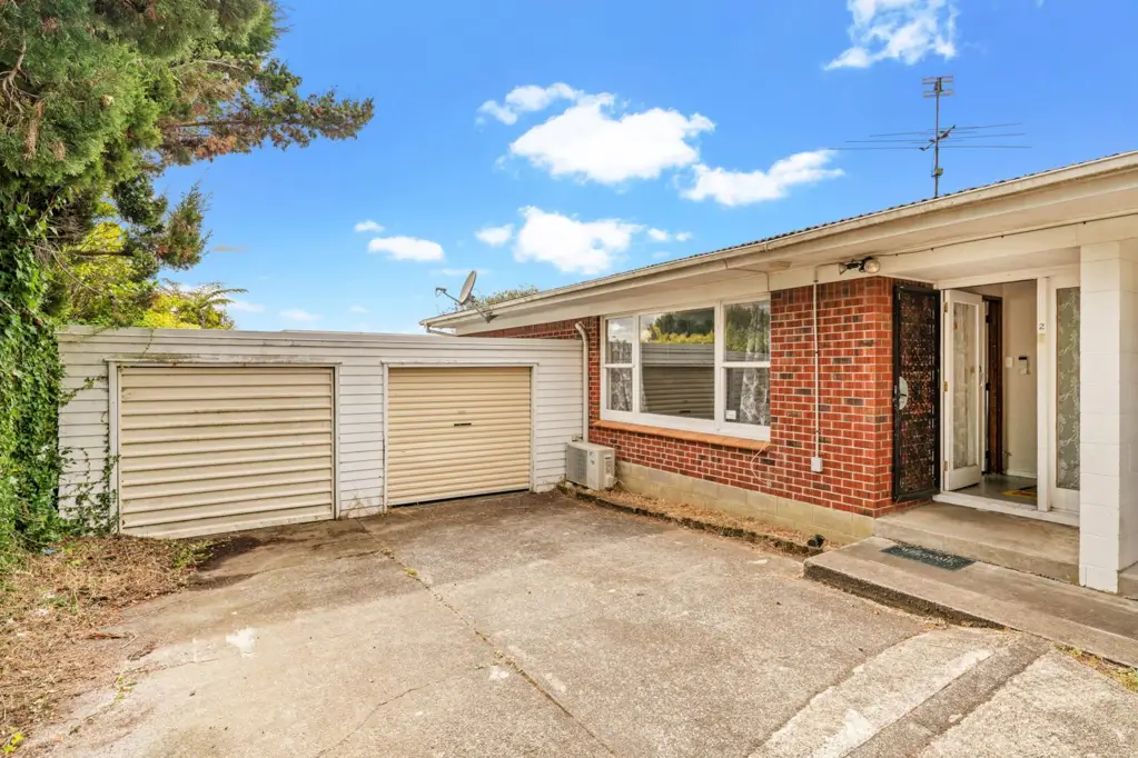 Manurewa 2 Bedroom Solid home or Cash Cow Investment!
