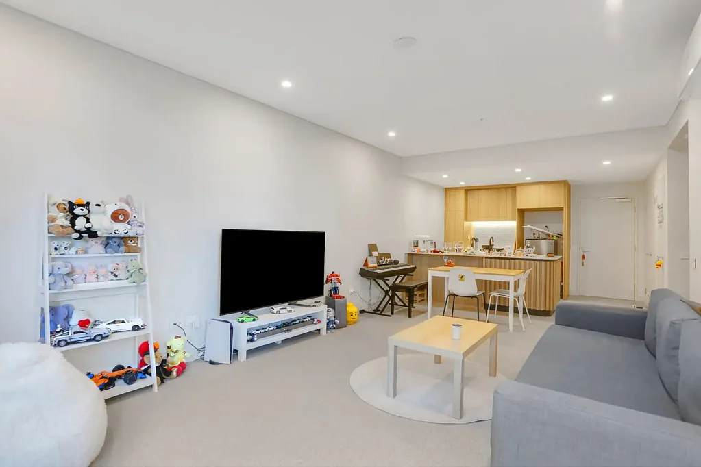 Wentworth Point 1 Bedroom Modern Waterside Apartment Offering Space, Light and Lifestyle in Prime Wentworth Point Location