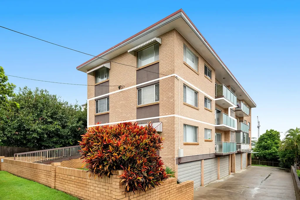 Coorparoo 2 Bedroom Perfect stepping stone or plug & play investment – Oversized layout + city views + lease locked 'til 2027