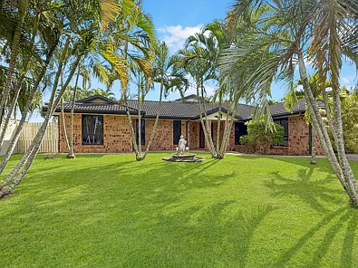 Marian 4Zimmer Family Living Done Right- Open Home Cancelled This Week