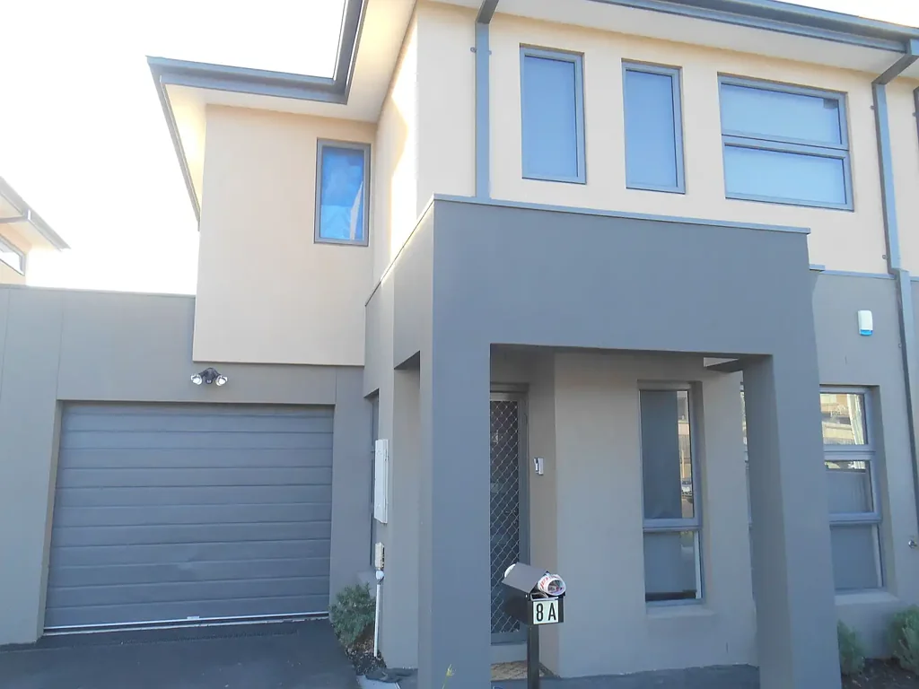 Town House in Central Location!