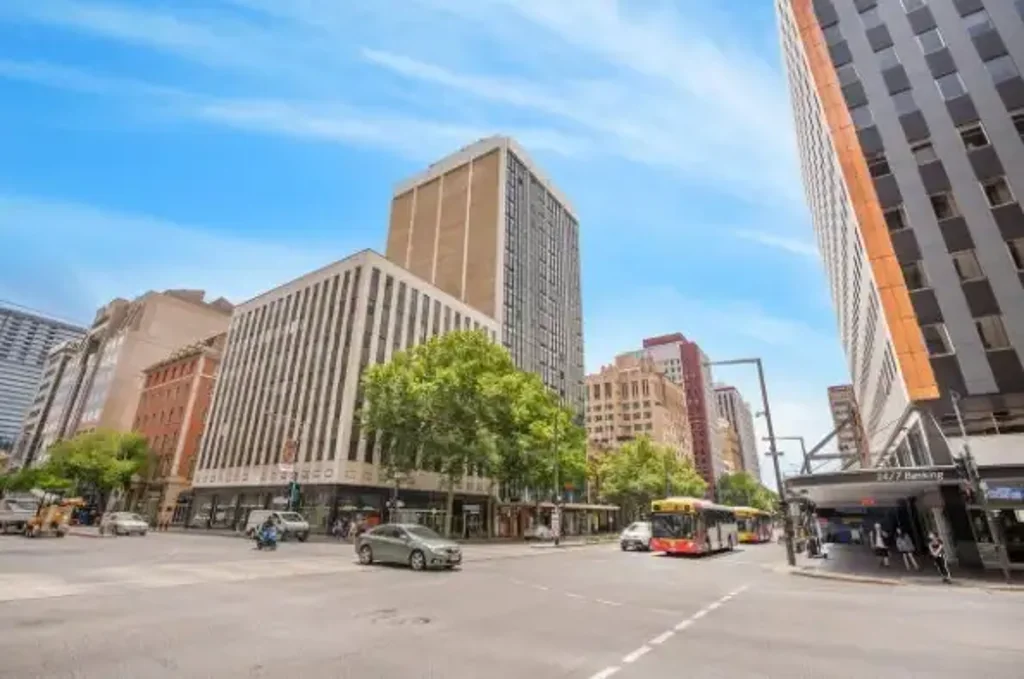 SUPERB 2 BEDROOMS APARTMENT IN THE HEART OF THE CBD
