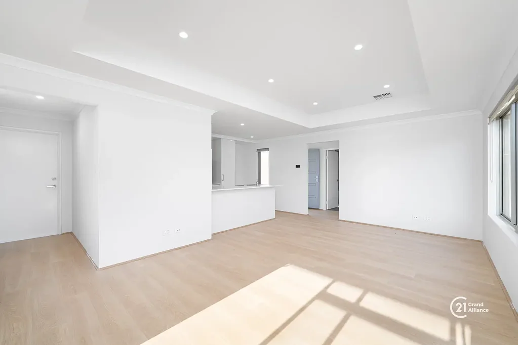 NOT FAR FROM CAROUSEL!!!! @ $900 per week