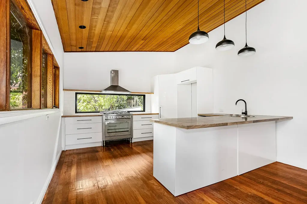 Daylesford 3 Bedroom Elegant Country Living with Sweeping Daylesford Views