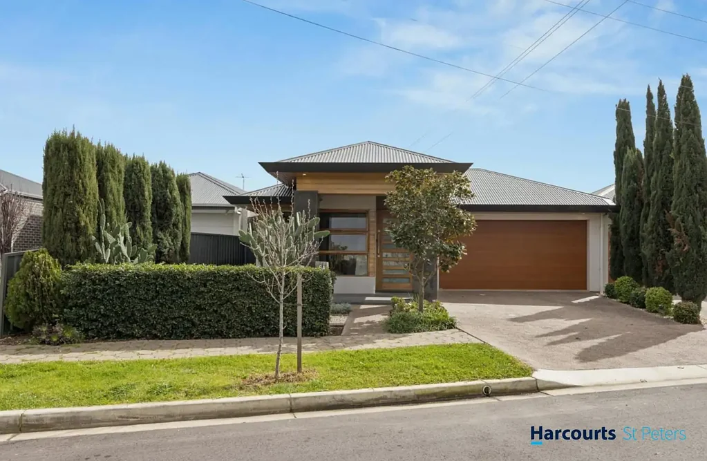 Hillcrest 4房  Exceptional Custom-Built Family Living with Space, Style & Parkside Appeal