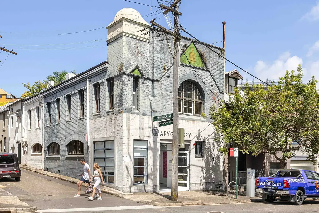 Darlinghurst 3房 独立式仓库建筑 稀有挑高设计 地理位置优越 发展潜力巨大 创意用途多样 全天自然光线充足 2-level corner warehouse building