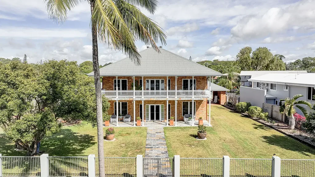 Eimeo 5 Bedroom A Beachfront Estate Like No Other - Three Titles, Endless Possibilities