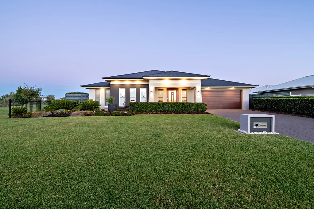 42 Southlakes Parade, Dubbo, NSW 2830