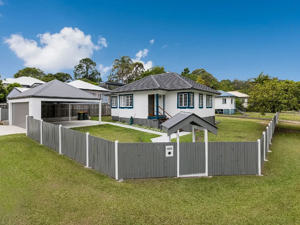 Charming Home in Quiet Holland Park Pocket!