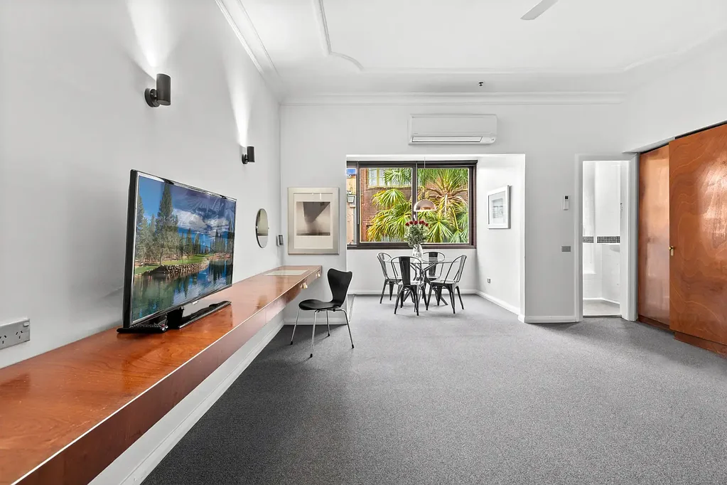 Potts Point North Facing Light-filled Strata Art Deco