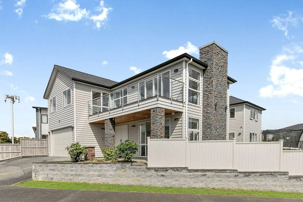 Stunning 5 Beds with Sea Views