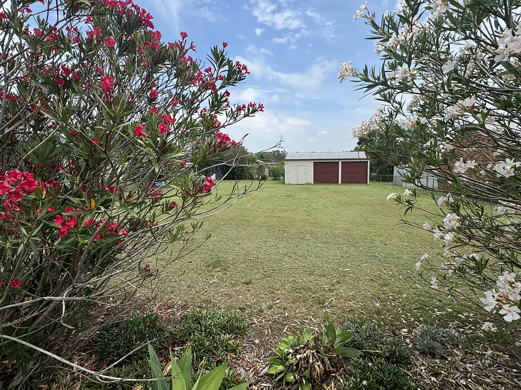 25 Bunker Avenue, Nanango, QLD 4615