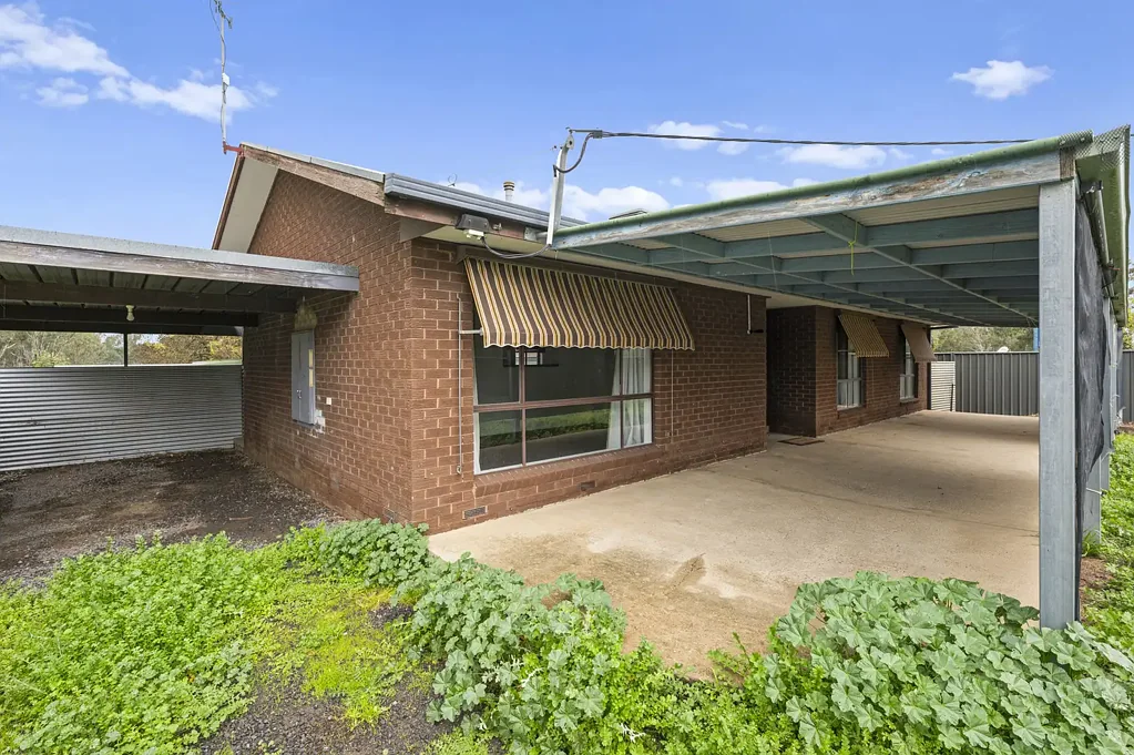 Benalla 3Kwarto Exceptional Lifestyle Property with Development Potential on the Edge of Town