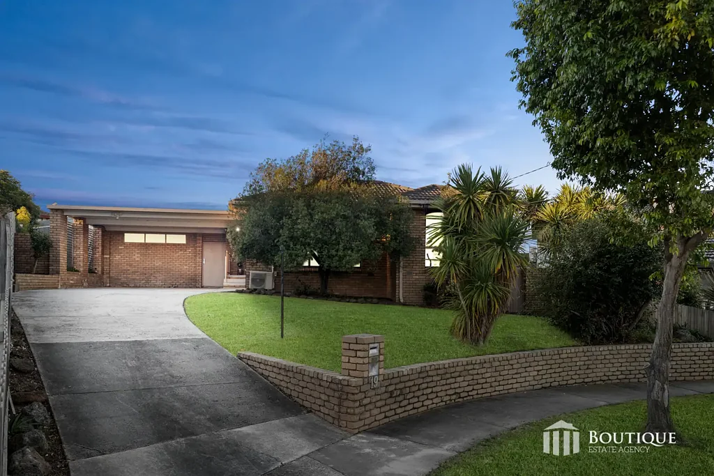 Dandenong North 4कमरा Freshly Updated Home with Dual Living
