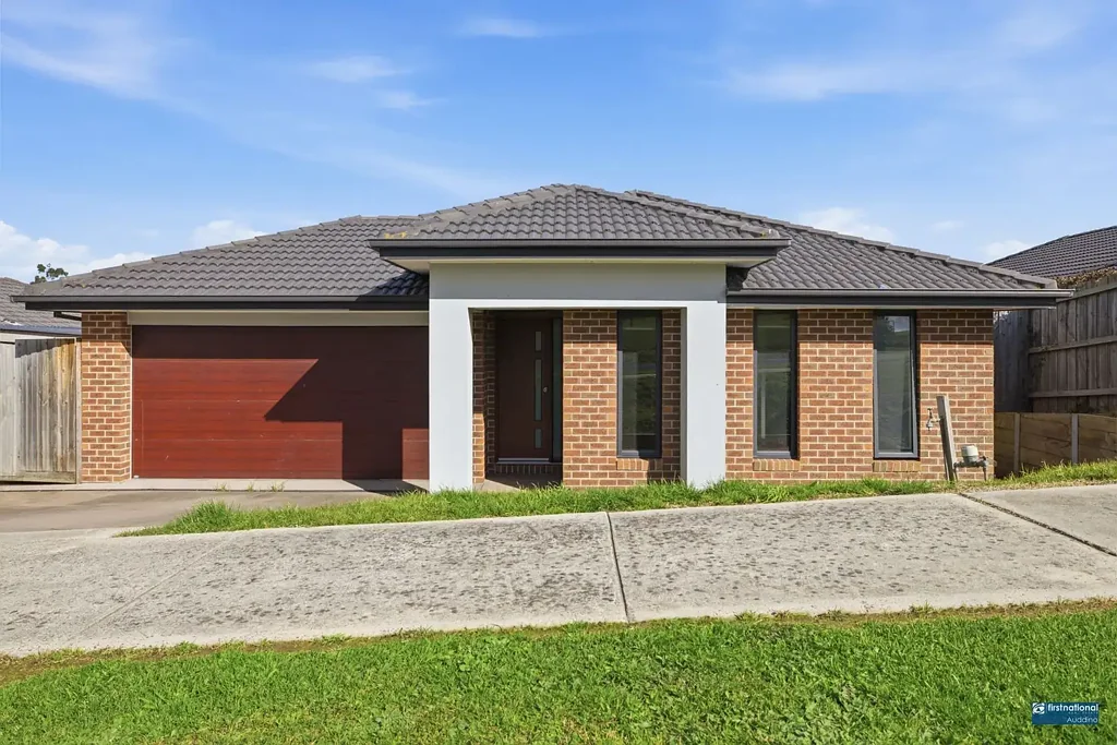 Korumburra 4 Bedroom Modern Family Haven with Multiple Living Areas