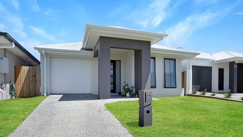 Contemporary Elegance: Modern 3 Bedroom Home
