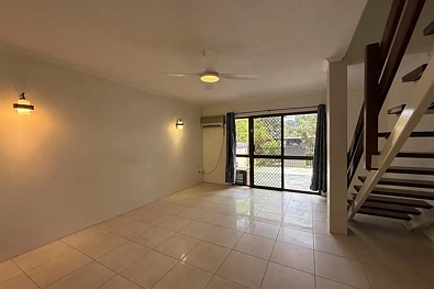 लिविंग रूम - Address Withheld, Woree, QLD 4868