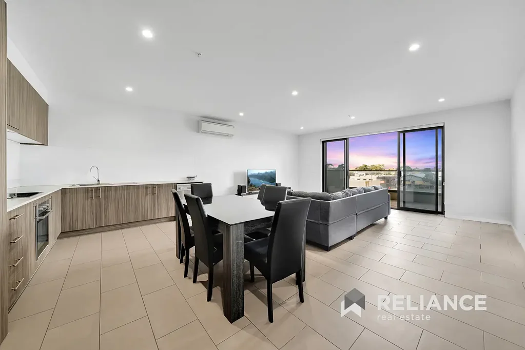Werribee 2Zimmer Sophisticated Watton Street Living with Sweeping Views & Unmatched Convenience