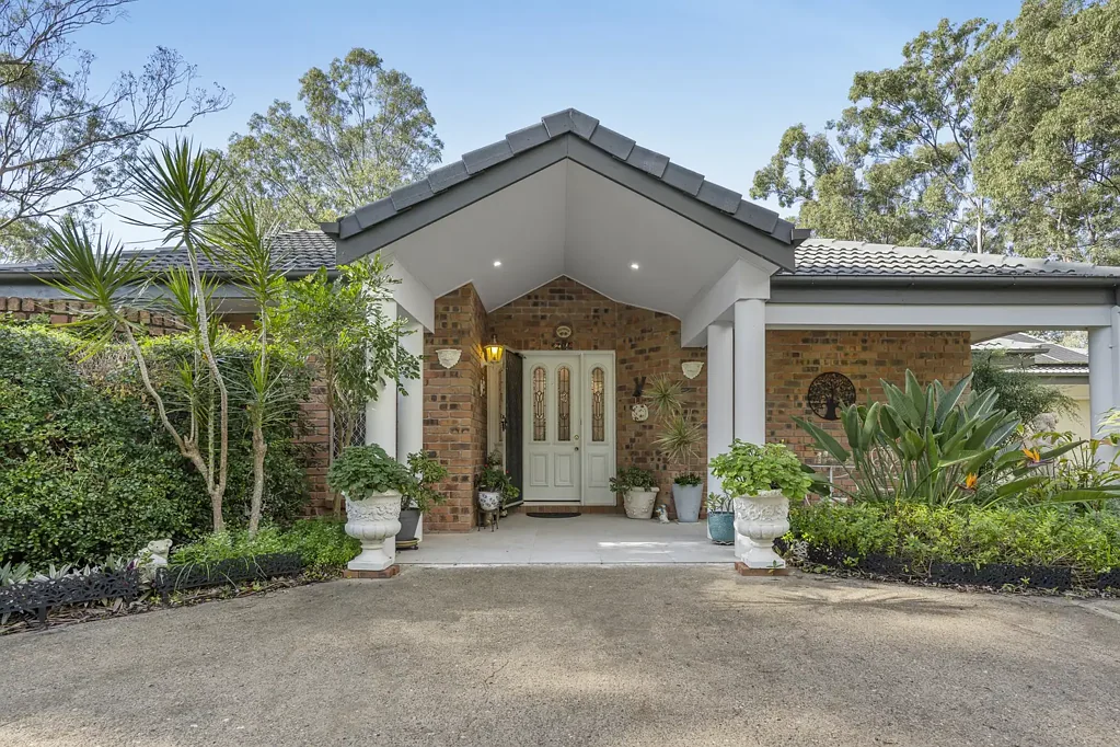 Pullenvale 5Zimmer Serene Acreage Living with Pool, Full Size Tennis Court and Flexible Granny Flat Accommodation