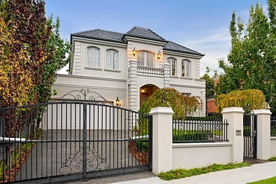 Balwyn 5 Slaapkamer French-Inspired Elegance with a Resort-Style Lifestyle