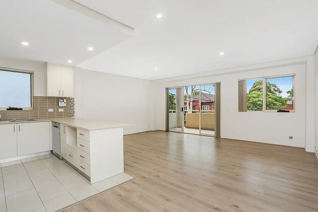 Oversized two bedroom apartment with walk-to-everywhere locale