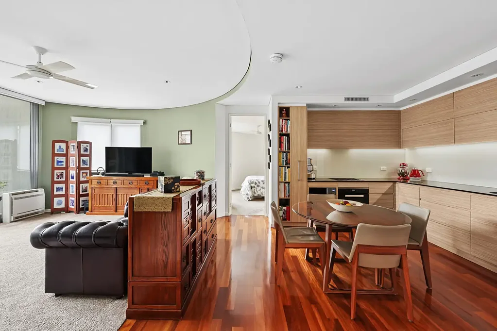 Dulwich Hill 2房 标志性 Waratah Mills 的精美翻新公寓 Beautifully Renovated Apartment in the Iconic Waratah Mills