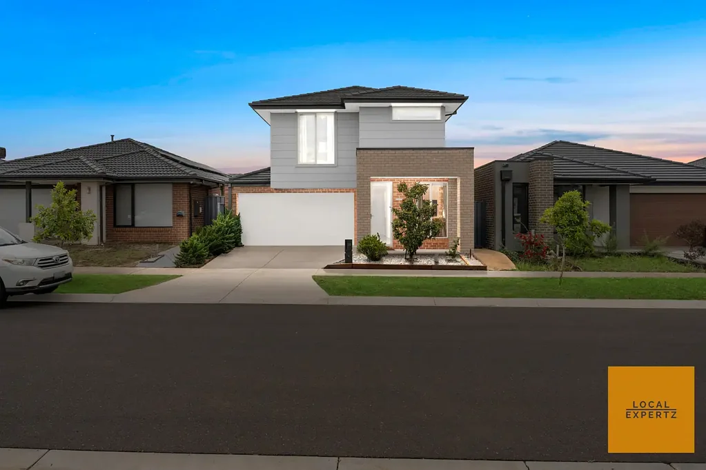 Weir Views 4Moenga Modern Elegance in the Heart of Weir Views!