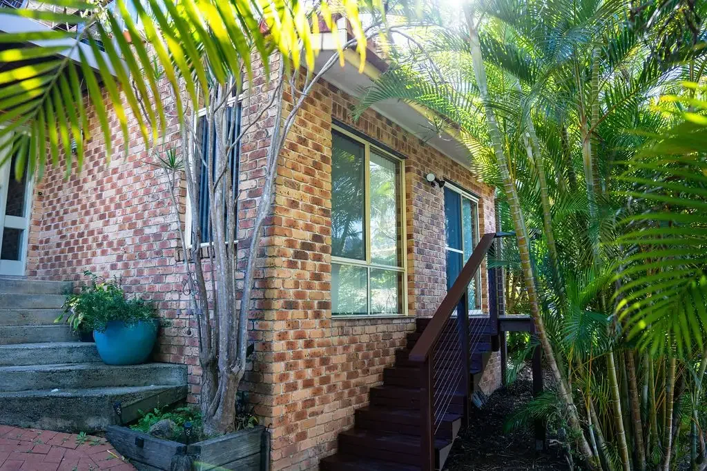 Charming 2 Bedroom Unit in Leafy central location