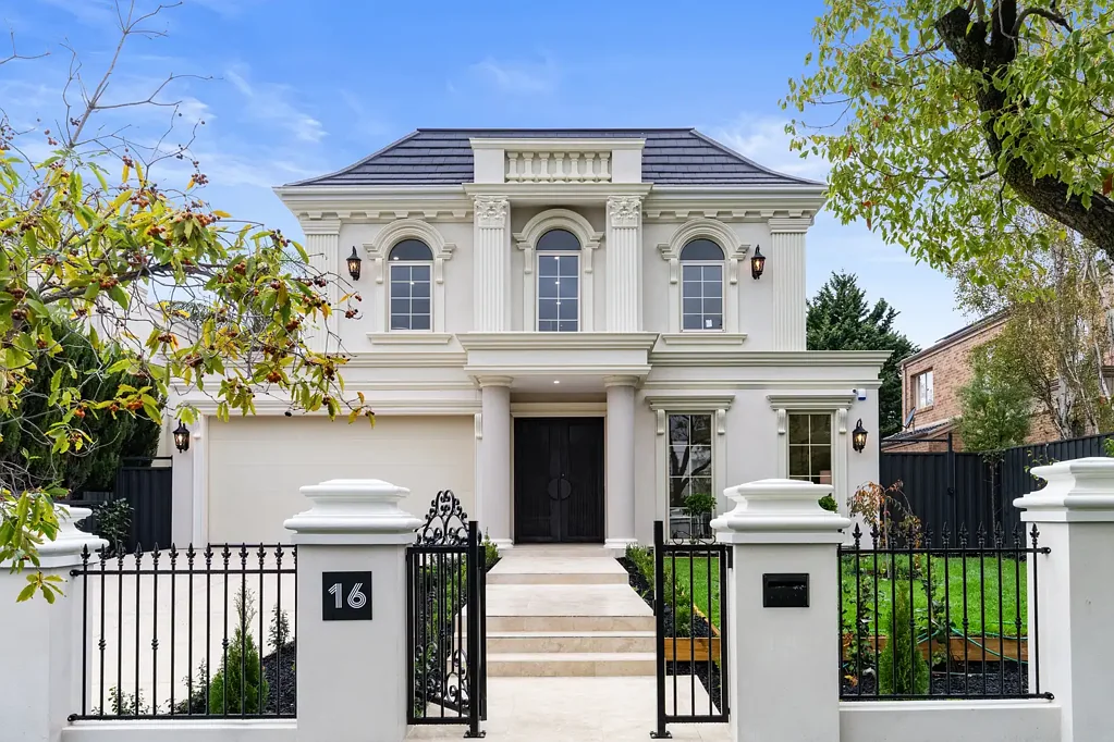 Balwyn 5房 法式优雅气派 109路电车近邻 Balwyn高中学区 精致装修 奢华厨房 家庭影院 安全车库 Brand-New French Grandeur in the Balwyn High Zone