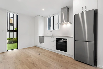 Modern 2022 built 2 bed, 2 bath with carpark