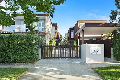 Mona Vale 3chambre Architecturally Designed Coastal Townhome, Moments from Mona Vale Basin
