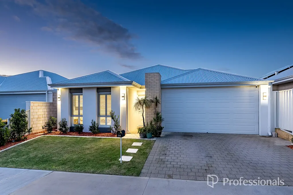 Modern Coastal Luxury in the Heart of Alkimos Beach!