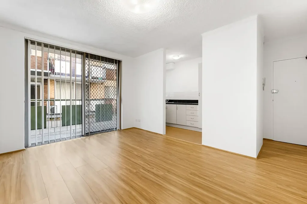 Renovated 1-bedroom apartment