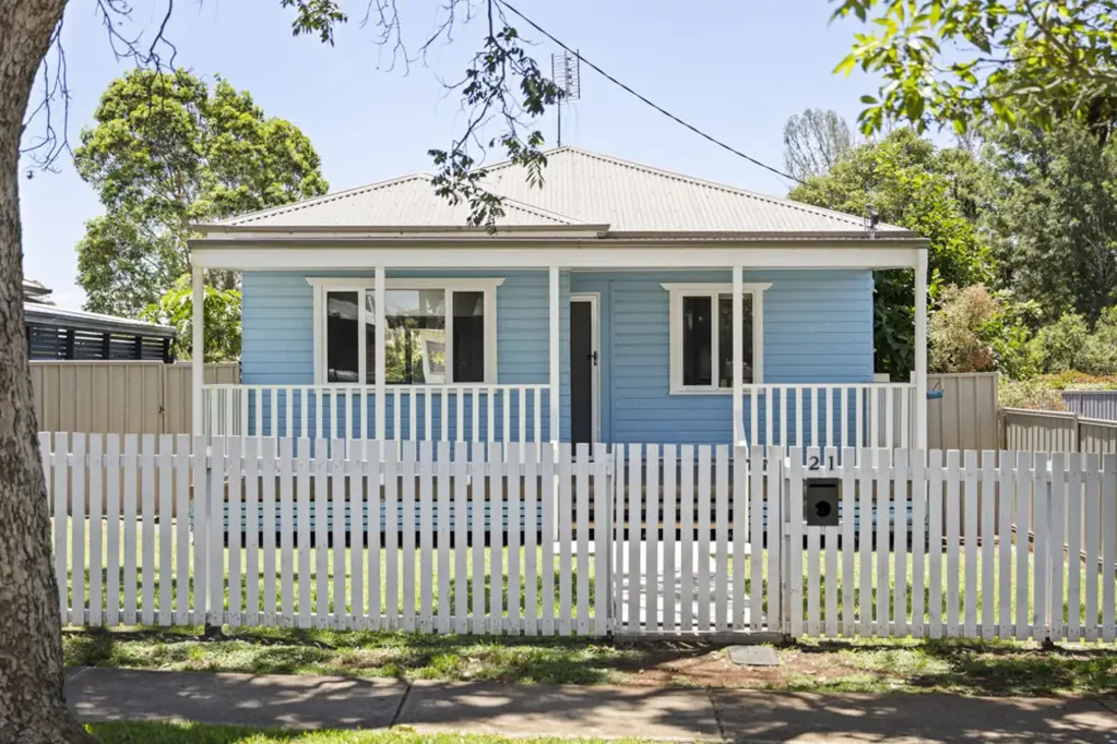 Harristown 4ਬੈੱਡਰੂਮ Charming House in Convenient Location!