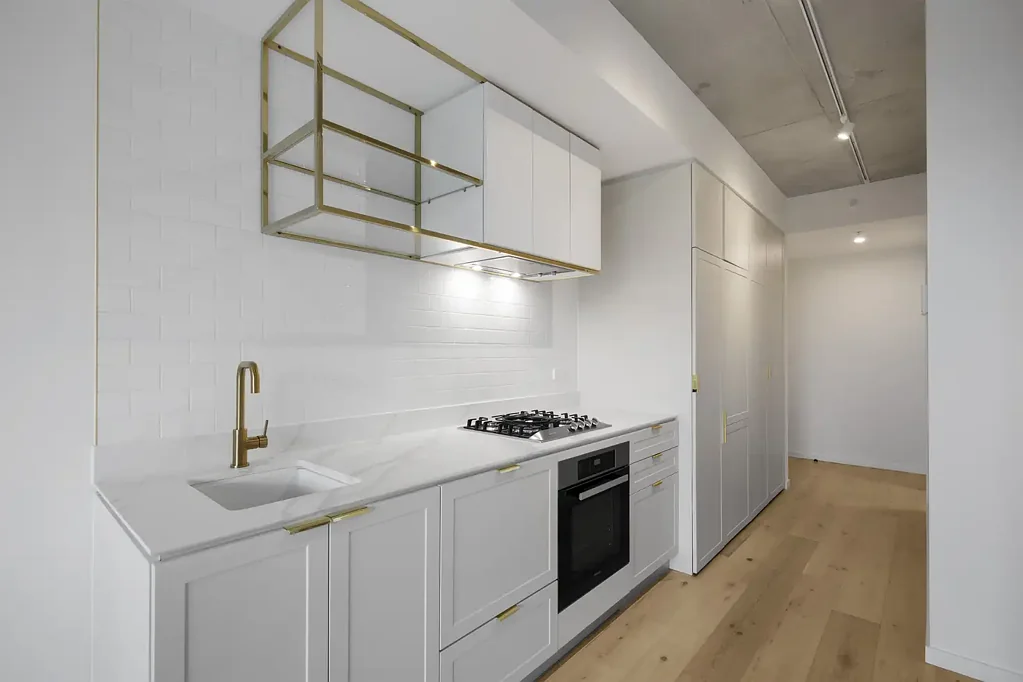 Stunning One Bedroom Apartment - Close to Shops