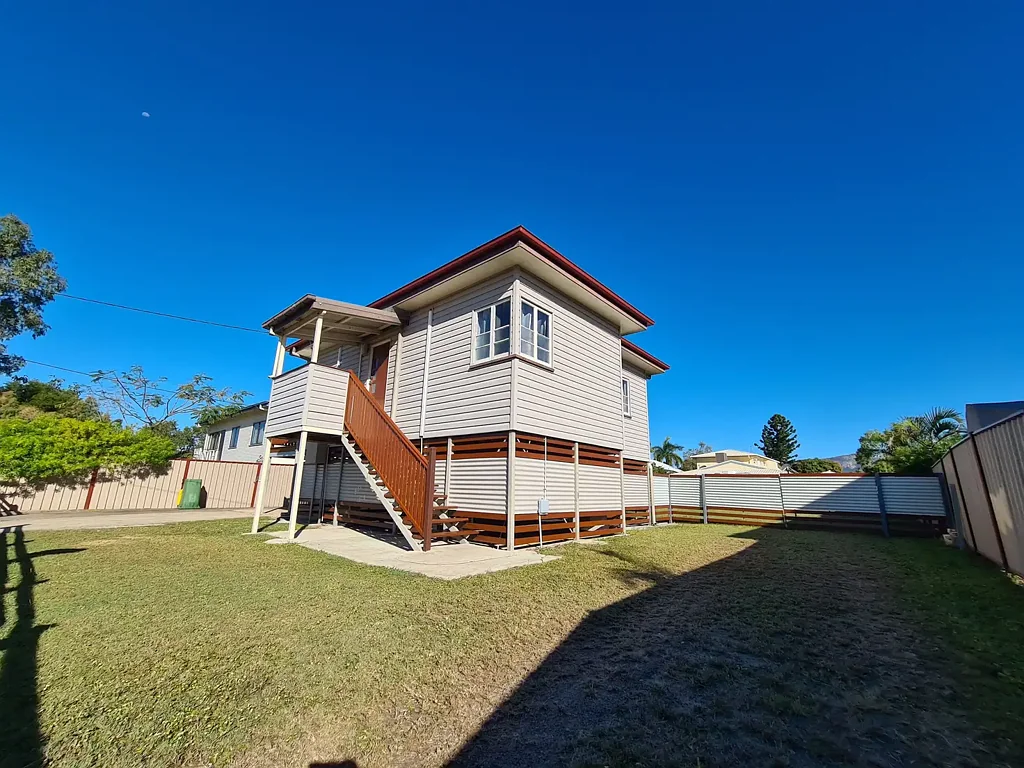 2 Bedroom High-set with Large Fully Fenced Yard