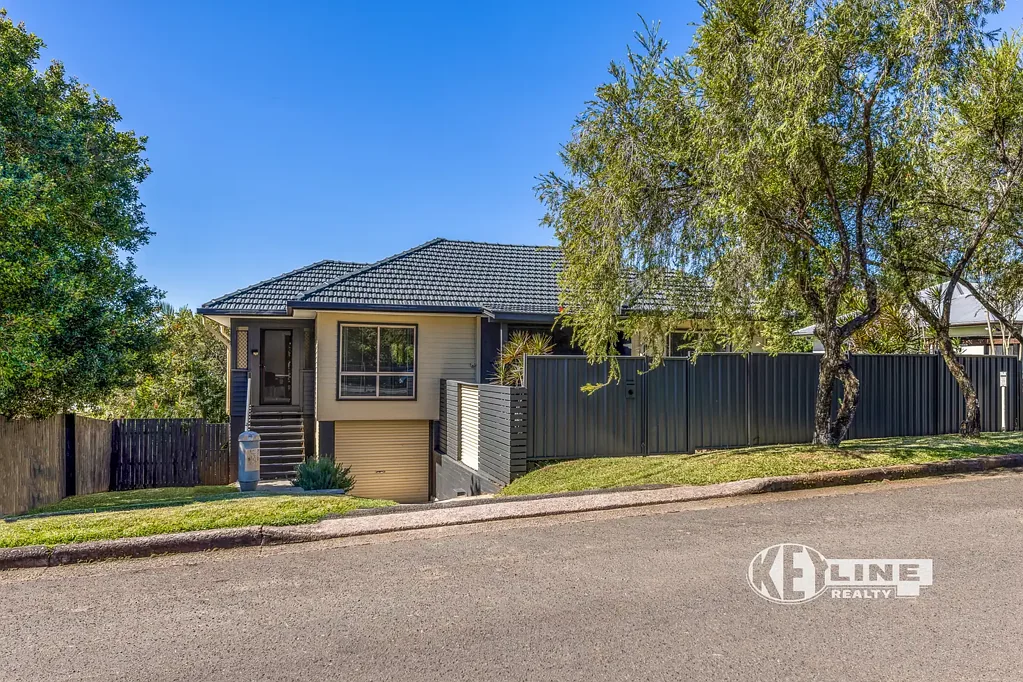 Nambour 4 Bedroom LARGE CHARACTER HOME, VIEWS TO NINDERRY!