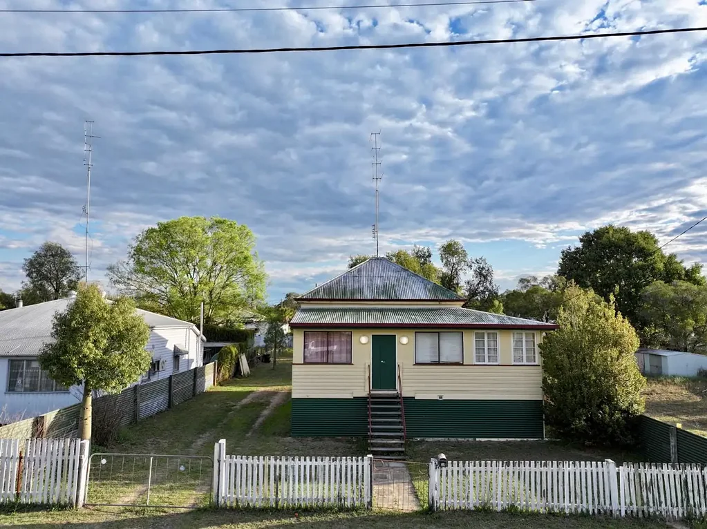 20 MCNULTY STREET, Miles, QLD 4415