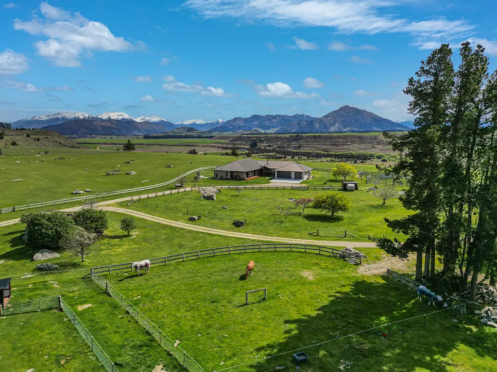 Wanaka 5ห้องนอน 53 Acres with Multiple Options