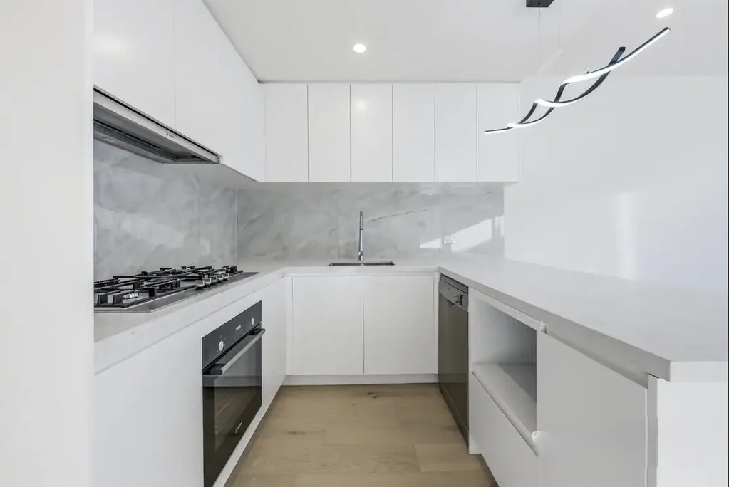 Luxury New Build - Walk to Westfield