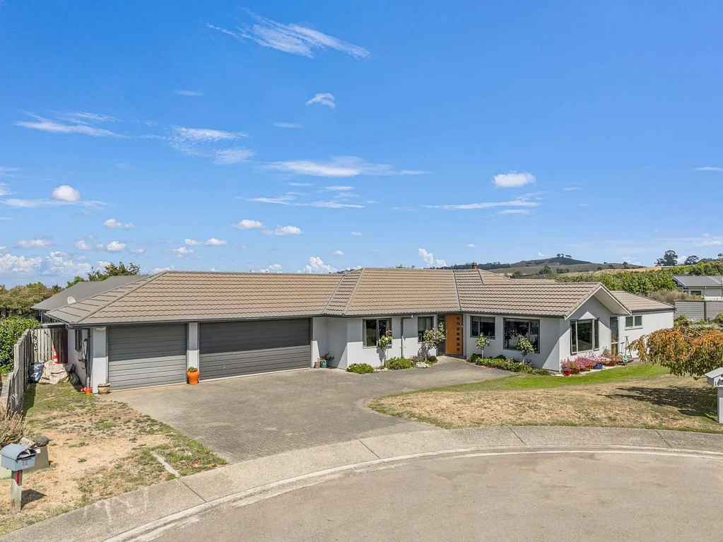 Lake Taupo 4 Bedroom Beautiful Family Lifestyle on Chelsea Rise!