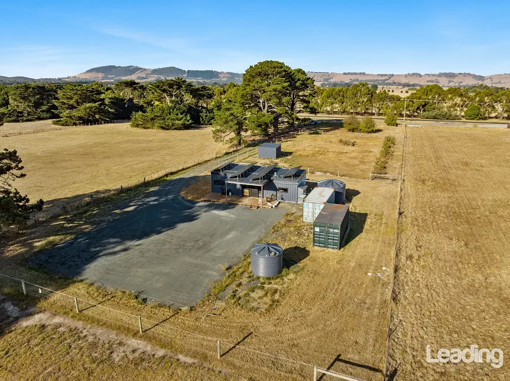 Lancefield 1 Bedroom Equestrian-Friendly Acreage with Lifestyle Appeal
