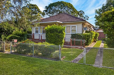 Toongabbie 3chambre Over 1000m2 & Walk to Station