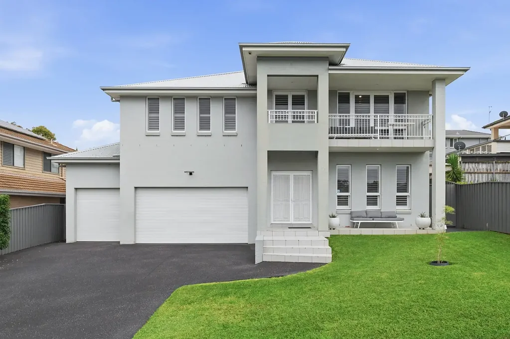 Elderslie 5 Bedroom Elevated Family Living with Golf Course Views in Prestigious Camden Acres Estate